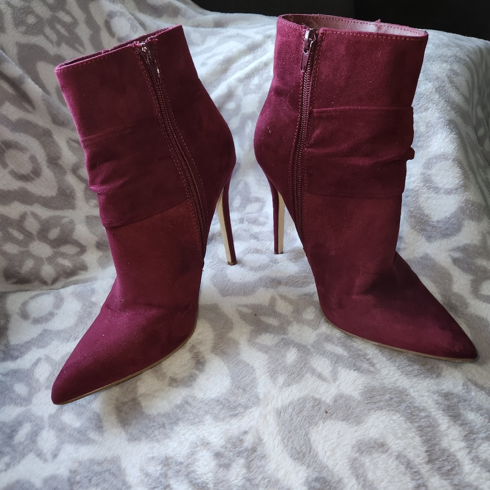 9.5 JustFab Karolina stiletto ankle boots burgundy faux suede